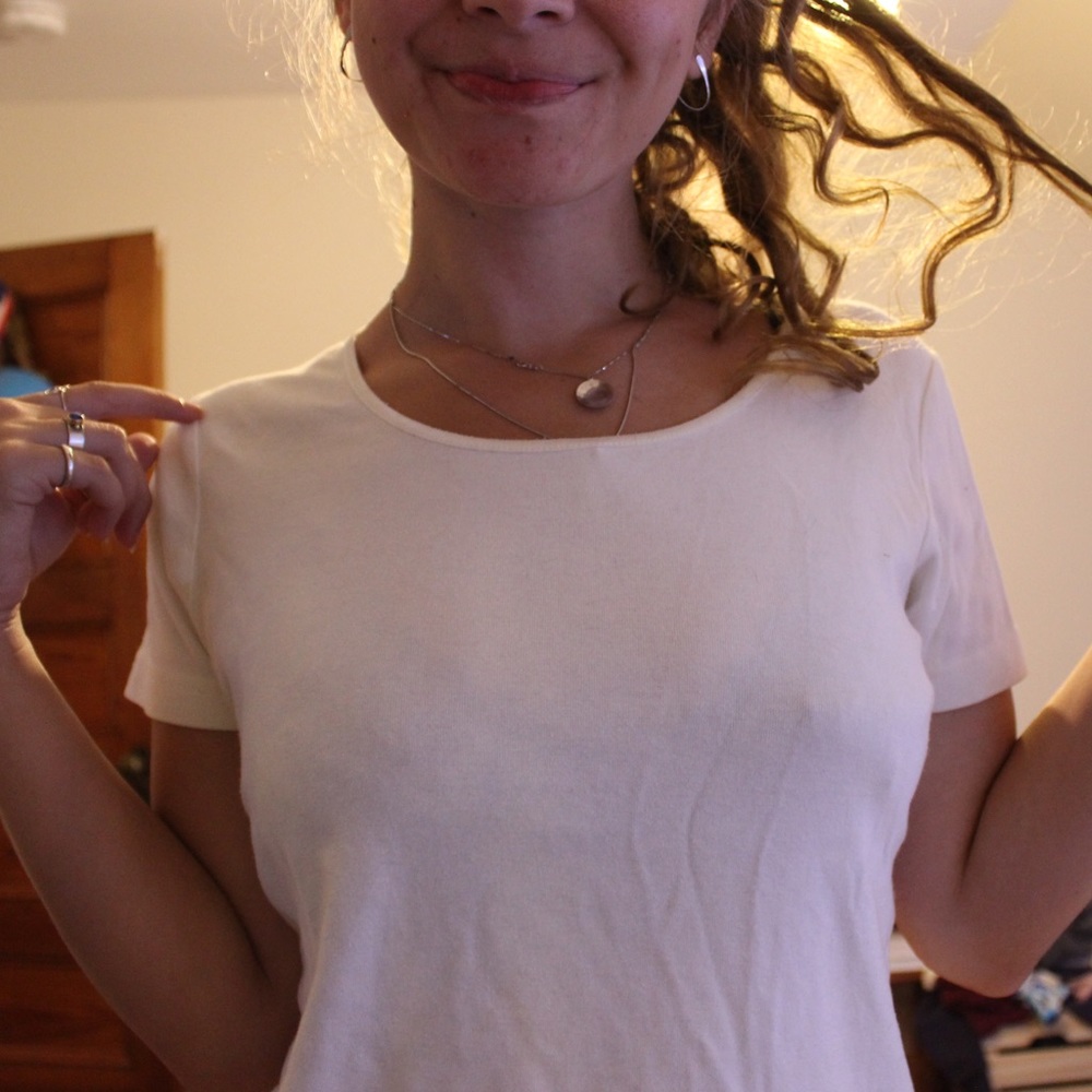Fitted white tee